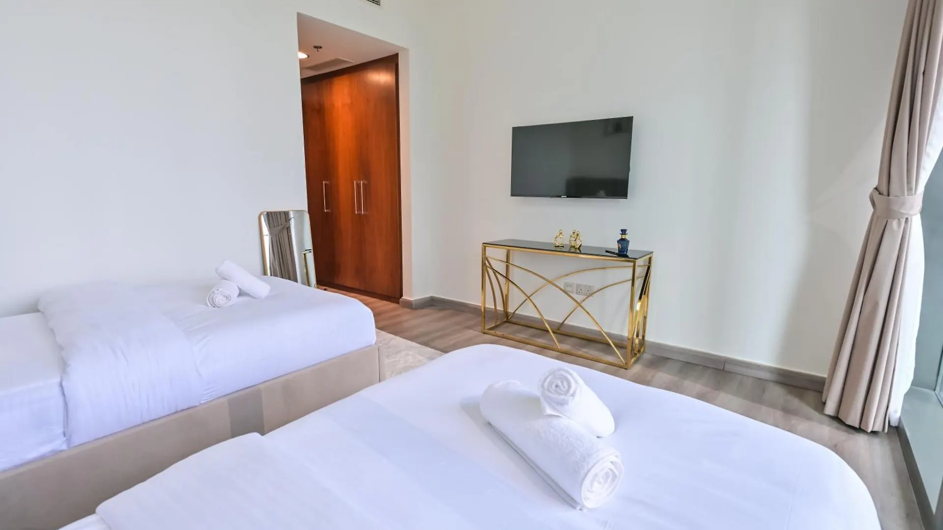 Burj Vista 2Br Luxurious Apartment Wdirect Access To Dubai Mall 0*,  United Arab Emirates